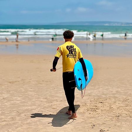 Surfness Lodge บาเลียล ภายนอก รูปภาพ