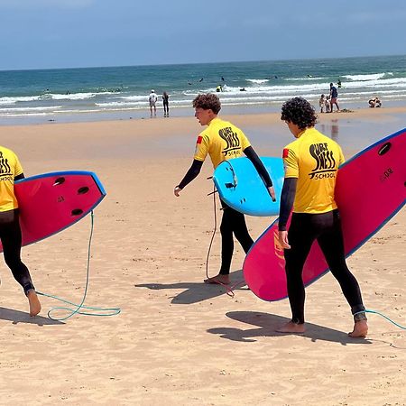 Surfness Lodge บาเลียล ภายนอก รูปภาพ