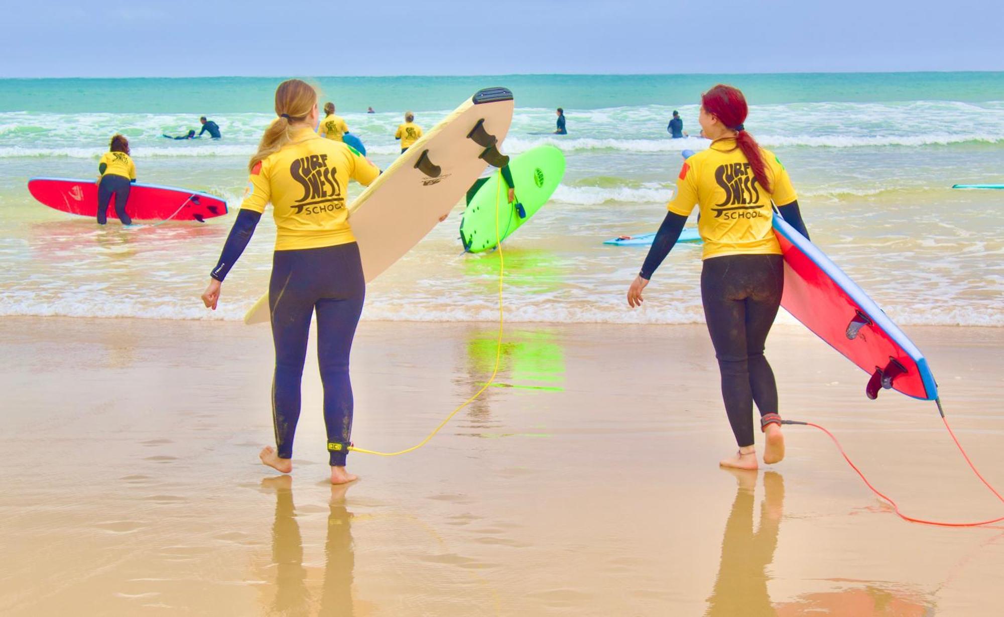 Surfness Lodge บาเลียล ภายนอก รูปภาพ